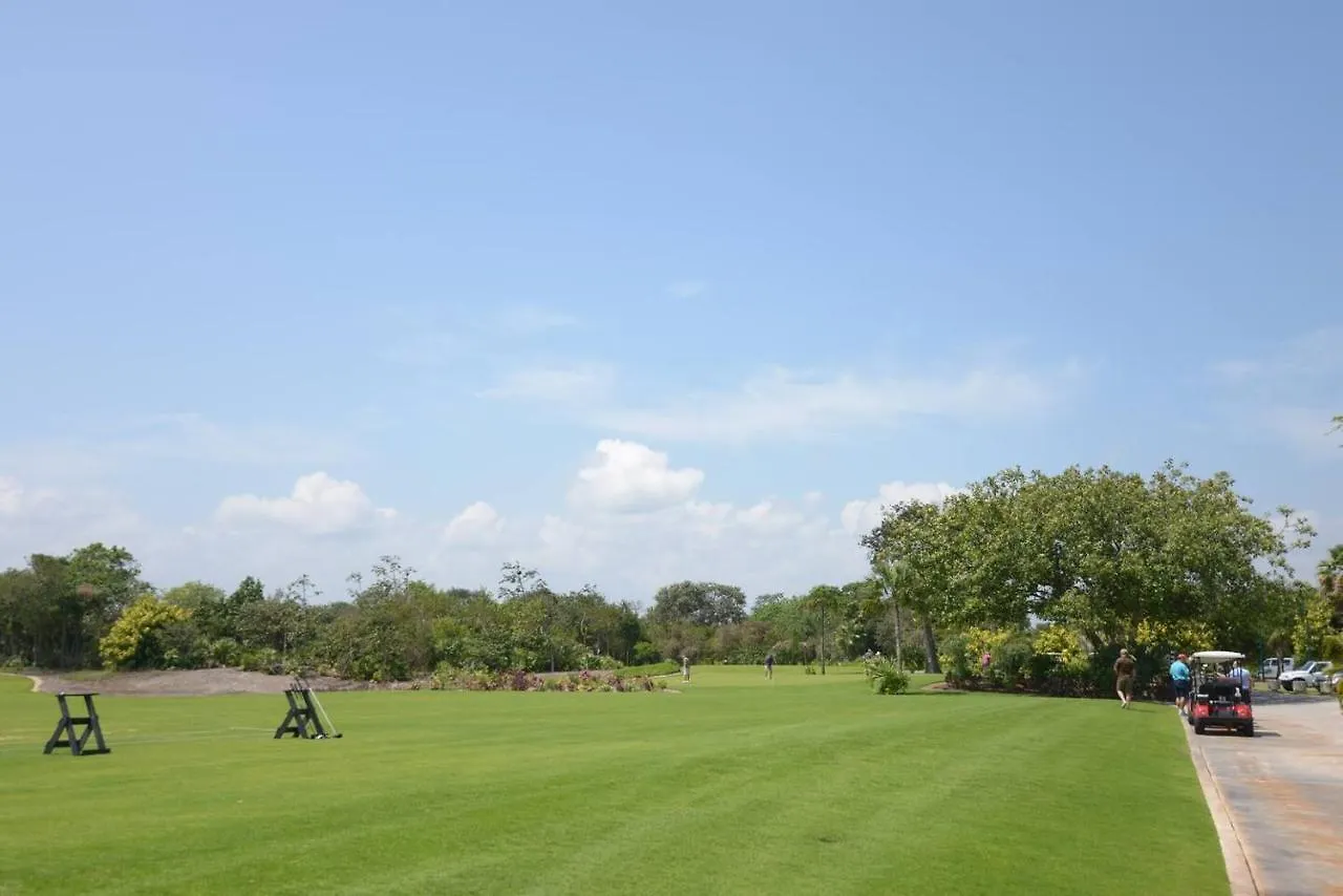 Deluxe Suite Beachside, Private Beach Club And Golf Playa del Carmen Mexiko